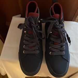 Navy Sneakers with gold tone eyelets